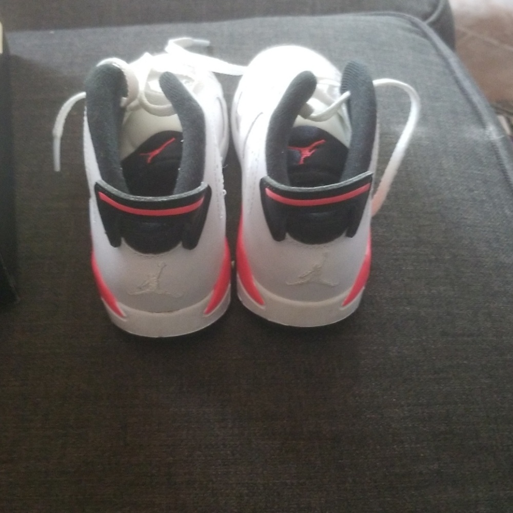 Jordan 6 Retro Sneakers